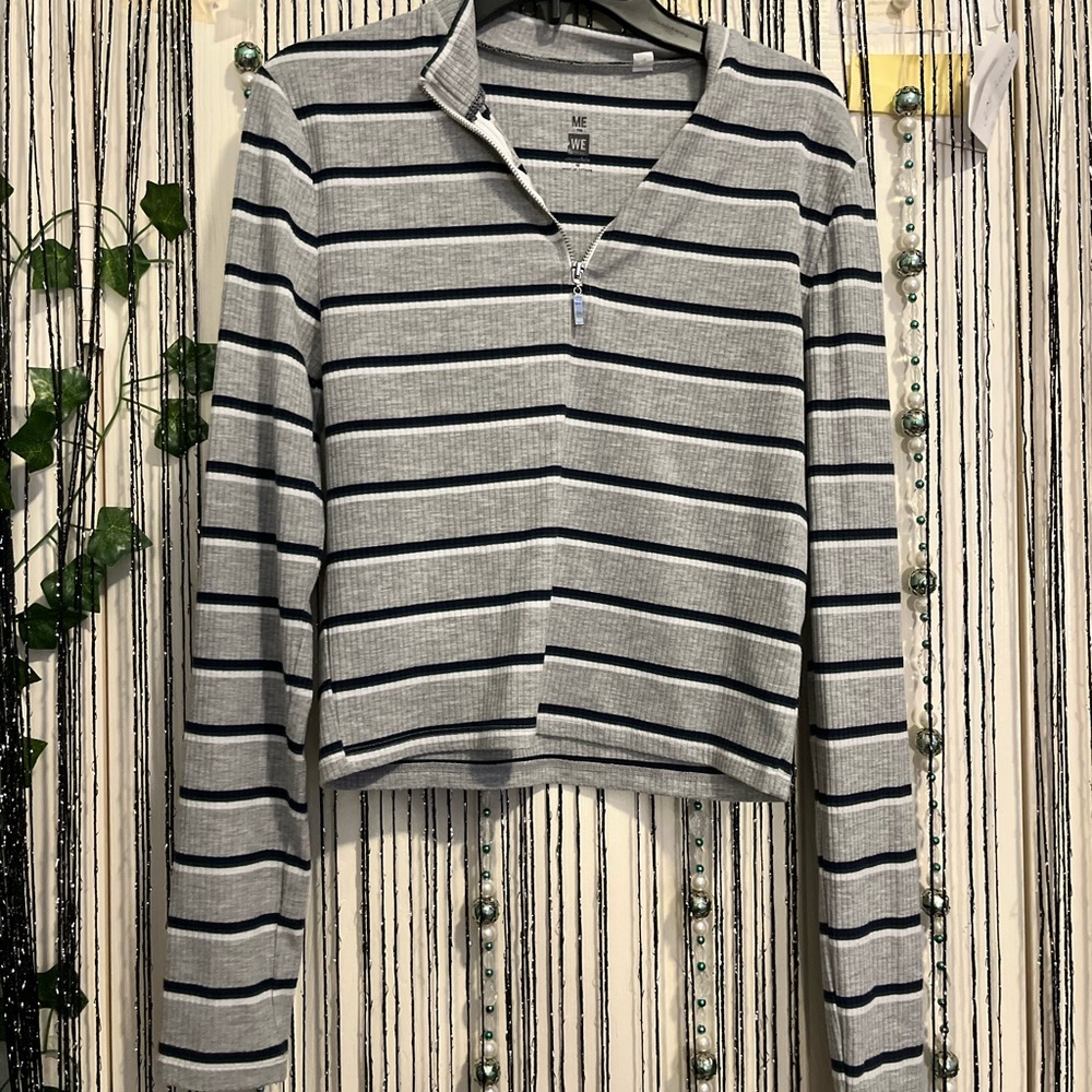 GRAY STRIPPED LONG SLEEVE